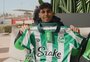 Juventude presenteia piloto da Fórmula 1 com camiseta: "Te esperamos aqui no Jaconi"