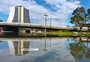 Prefeitura de Porto Alegre remove 30 carpas do espelho d'água do Viaduto dos Açorianos