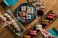 Anonymous couple eating various sushi with wineAnonymous couple eating various sushi with wineIndexador: Philippe DegrooteFonte: 649236087<!-- NICAID(16155865) -->