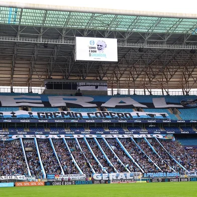 Homenagem do Grêmio na Arena para o CacaloAções pré-jogo volta Arena - Grêmio x Atlético-MGFoto: Lucas Uebel/Grêmio FBPA<!-- NICAID(15855437) -->