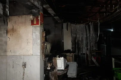 PORTO ALEGRE, RS, BRASIL - 14/08/2025 - Incêndio atinge restaurante em Ipanema, zona sul de Porto Alegre<!-- NICAID(16102133) -->