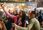 Isis Valverde lança filme em Gramado e provoca tietagem no Tapete Vermelho