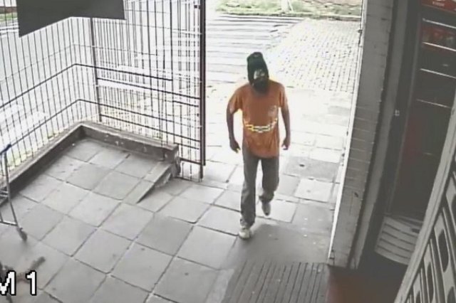 Polícia procura ladrão que se veste de gari para assaltar estabelecimentos comerciais em Porto Alegre<!-- NICAID(14794865) -->