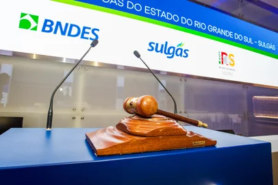 SÃO PAULO, SP, BRASIL - 22.10.2021 - A Compass Gás & Energia venceu, na tarde desta sexta-feira (22/10), o leilão de privatização do controle da Companhia de Gás do Estado do Rio Grande do Sul (Sulgás), que tem concessão para exploração dos serviços do combustível canalizado no RS. A oferta de R$ 927.799.896,55, valor mínimo estipulado no edital, foi feita pela Compass, empresa do Grupo Cosan, no leilão realizado na sede da B3, em São Paulo.. Fotos: Felipe Dalla Valle/ Palácio PiratiniIndexador: Felipe Dalla Valle<!-- NICAID(14922700) -->