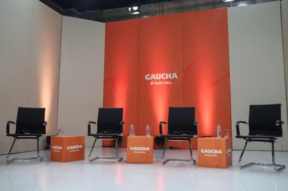 Estúdio do debate entre candidatos à prefeitura de Porto Alegre realizado em 25 de setembro de 2024.<!-- NICAID(15875451) -->