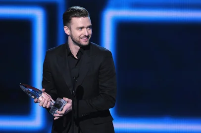 The 40th Annual People's Choice Awards - ShowLOS ANGELES, CA - JANUARY 08: Singer-actor Justin Timberlake accepts the Favorite Album award for "The 20/20 Experience" onstage at The 40th Annual People's Choice Awards at Nokia Theatre L.A. Live on January 8, 2014 in Los Angeles, California.   Kevin Winter/Getty Images/AFPEditoria: ACELocal: Los AngelesIndexador: KEVIN WINTERFonte: GETTY IMAGES NORTH AMERICAFotógrafo: STF<!-- NICAID(10120422) -->