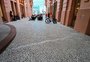 O significado por trás de uma marca no piso da Casa de Cultura Mario Quintana