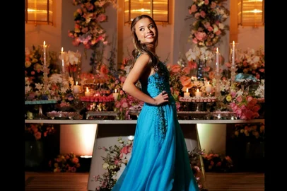 Paola Ensslin usou modelo de Sérgio Pacheco na sua festa de 15 anos, no Clube Harmonia, em Jaguarão<!-- NICAID(16269264) -->