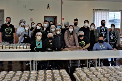 O projeto Mão Amiga realiza na próxima sexta-feira (14), em Caxias do Sul, a quinta edição da  Noite das Sopas.  O jantar será realizado no Salão da Igreja dos Capuchinhos, a partir das 19h30min. Os ingressos estão disponíveis e podem ser adquiridos junto das cozinhas parceiras e nos tradicionais pontos de venda. <!-- NICAID(15473969) -->