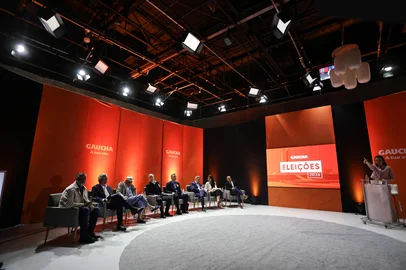 PORTO ALEGRE, RS, BRASIL, 11-09-2026: Os candidatos às duas vagas no Senado pelo Rio Grande do Sul durante o debate promovido pela Rádio Gaúcha. O encontro reunirá Frederico Antunes (PSD), Germano Rigotto (MDB), Manuela d’Ávila (PSOL), Marcel van Hattem (Novo), Milton Cardoso (PSDB), Paulo Pimenta (PT), Renato Jaguarão (Cidadania) e Ubiratan Sanderson (PL). Foto: Renan Mattos/Grupo RBS<!-- NICAID(16363590) -->