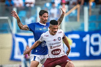 Confiança x Caxias se enfrentaram pela 2ª rodada da Série C 2025 na Arena Batistão, em Aracaju-SE. Meia-atacante Tomas Bastos.<!-- NICAID(16020675) -->
