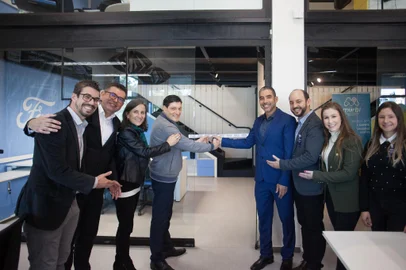 A Universidade de Caxias do Sul e a Ford Motor Company inauguraram, nesta quarta-feira, 9 de maio, o Espaço Ford, no TecnoUCS - Parque de Ciência, Tecnologia e Inovação. A proposta é incentivar o crescimento, a criatividade e a descontração, conectando o meio acadêmico com a indústria. <!-- NICAID(15091686) -->