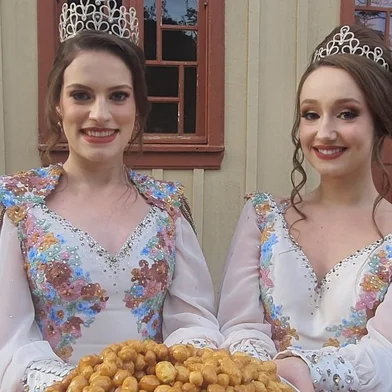 1ª a Rainha da festa, Lara Prando Todeschini e a Princesa, Érica Maria Cavalheiro, da 4 ª Expo Bassano<!-- NICAID(15430596) -->