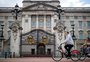 Vaga de trabalho na limpeza do Palácio de Buckingham paga até R$ 143 mil por ano