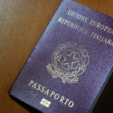 CAXIAS DO SUL, RS, BRASIL, 10/01/2024. Imagens de passaporte para ilustrar matéria sobre Cidadania Italiana. (Bruno Todeschini/Agência RBS)Indexador: BTK<!-- NICAID(15646652) -->