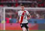 Aceitaria de volta? Com ex-Inter na barca, River Plate anuncia saídas de jogadores