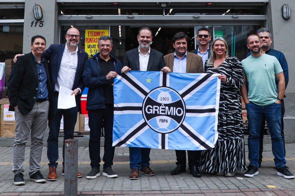 Dirigentes do Grêmio vão ao Centro Histórico para definir marco zero da fundação do clube