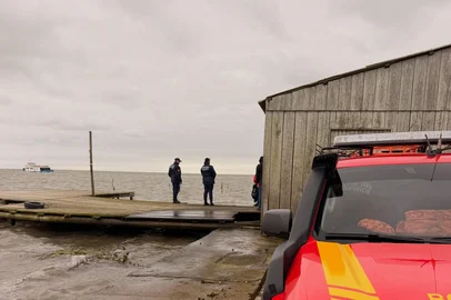 Corpo de bombeiros busca por jovem em São José do Norte<!-- NICAID(16358706) -->
