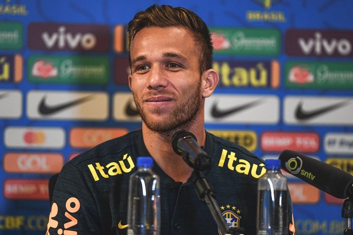 Ex-Grêmio, Arthur é envolvido em possível troca entre Juventus e PSG