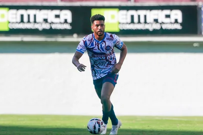 Volante Vini Guedes em treino do Caxias.<!-- NICAID(16027519) -->