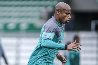 Fernando Alves / E. C. Juventude / Divulgação Treino do Juventude para a sequência da Série A. Na foto, o lateral-direito Reginaldo.<!-- NICAID(16138825) -->