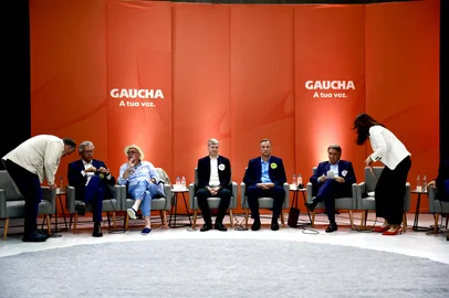 PORTO ALEGRE, RS, BRASIL, 11-09-2026 Candidatos ao Senado pelo Rio Grande do Sul participam de debate no estúdio da RBS TV, em Porto Alegre, nesta sexta-feira (11). O encontro reúne os oito candidatos na disputa pelas vagas do Estado no Senado Federal nas eleições de 2026.Foto: Jeff Botega/Grupo RBS<!-- NICAID(16363679) -->