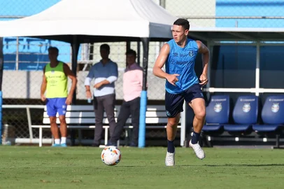 Natã, zagueiro do Grêmio