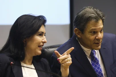 A ministra do Planejamento e OrÃ§amento, Simone Tebet,e o ministro da Economia, Fernando Haddad, detalham  as primeiras medidas econÃ´micas do governo, durante coletiva, no ministÃ©rio da Economia<!-- NICAID(16043491) -->