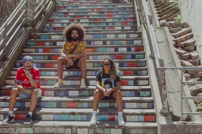 PORTO ALEGRE, RS, BRASIL - 31/01/2022Tem preto no Sul. Na foto, os rappers Joca (de vermelho), Cabral (de amarelo) e Cristal (de preto)<!-- NICAID(15003295) -->