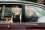 Britain's King Charles III and Britain's Queen Camilla wave as they leave by car from Clarence House in London on February 6, 2024. King Charles III's estranged son Prince Harry reportedly arrived in London on Tuesday after his father's diagnosis of cancer, which doctors "caught early". (Photo by HENRY NICHOLLS / AFP)Editoria: HUMLocal: LondonIndexador: HENRY NICHOLLSSecao: imperial and royal mattersFonte: AFPFotógrafo: STR<!-- NICAID(15671175) -->