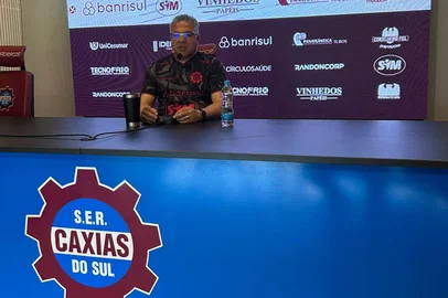 Coletiva de Luizinho Vieira antes do último treino para o Ca-Ju 289.<!-- NICAID(15966107) -->