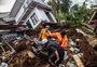 Equipes de resgate procuram sobreviventes após terremoto que matou mais de 250 pessoas na Indonésia