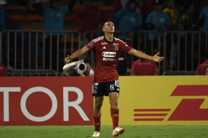 Independiente Medellin's midfielder Miguel Monsalve celebrates after scoring during the Copa Sudamericana group stage first leg football match between Colombia's Independiente Medellin and Argentina's Defensa y Justicia at the Atanasio Girardot Stadium in Medellin, Colombia, on April 25, 2024. (Photo by Jaime SALDARRIAGA / AFP)Editoria: SPOLocal: MedellínIndexador: JAIME SALDARRIAGASecao: soccerFonte: AFPFotógrafo: STR<!-- NICAID(15810715) -->