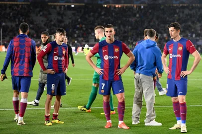 Barcelona's Spanish midfielder #08 Pedri, Barcelona's Spanish forward #07 Ferran Torres and Barcelona's Polish forward #09 Robert Lewandowski react at the end of the UEFA Champions League quarter-final second leg football match between FC Barcelona and Paris SG at the Estadi Olimpic Lluis Companys in Barcelona on April 16, 2024. (Photo by Josep LAGO / AFP)Editoria: SPOLocal: BarcelonaIndexador: JOSEP LAGOSecao: soccerFonte: AFPFotógrafo: STR<!-- NICAID(15736648) -->