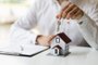 Real estate agents are now offering model homes with contracts for sale.Fonte: 506653167<!-- NICAID(15261639) -->