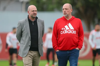 José Olavo Bisol e Alessandro Barcellos acompanham treino do Inter antes da decisão contra o Flamengo pela Libertadores<!-- NICAID(16107951) -->