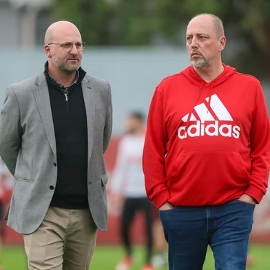 José Olavo Bisol e Alessandro Barcellos acompanham treino do Inter antes da decisão contra o Flamengo pela Libertadores<!-- NICAID(16107951) -->