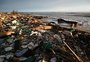Mundo joga um caminhão de lixo por minuto nos oceanos