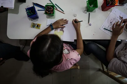 PORTO ALEGRE, RS, BRASIL, 02-03-2026: O Gurizadaí atende crianças e adolescentes da Vila Planetário e de outras comunidades, entre 6 e 15 anos. Entre as atividades das crianças e adolescentes estão as aulas de reforço escolar, educação ambiental, oficina de violão, sopro e percussão, balé e artes marciais. Fotos: Renan Mattos/Agencia RBS<!-- NICAID(16236507) -->