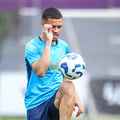 O atacante Alysson participa de treino do Grêmio no CT do Corinthians, em São Paulo.<!-- NICAID(16142041) -->