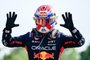 Red Bull Racing's Dutch driver Max Verstappen celebrates after winning the Italian Formula One Grand Prix race at Autodromo Nazionale Monza circuit, in Monza on September 3, 2023. Max Verstappen won a record-breaking 10th straight Formula One race on September 3, 2023, after coming out on top at the Italian Grand Prix in a Red Bull one-two at Monza. (Photo by Ben Stansall / AFP)Editoria: SPOLocal: MonzaIndexador: BEN STANSALLSecao: motor racingFonte: AFPFotógrafo: STF<!-- NICAID(15529987) -->