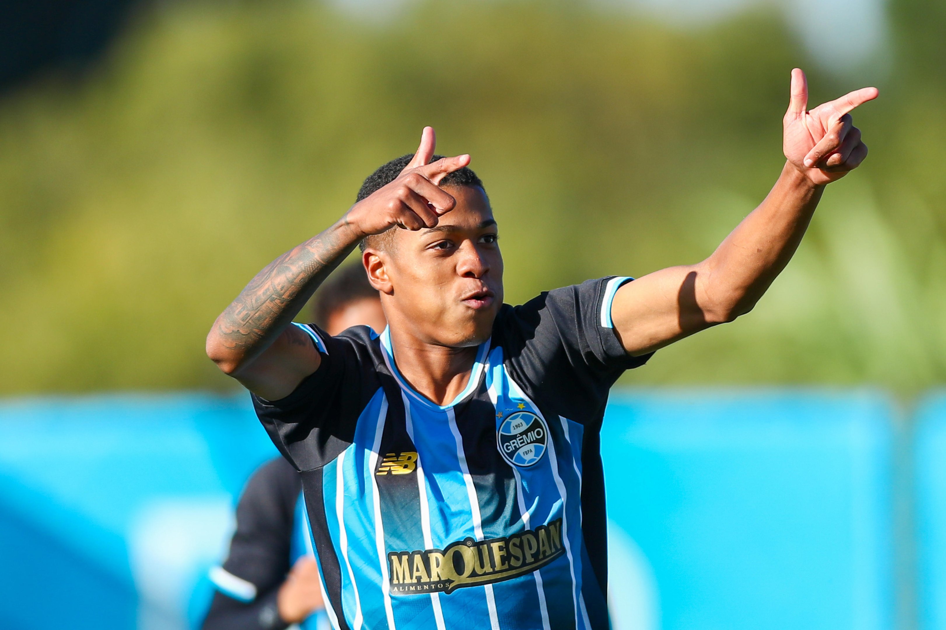 Grêmio goleia Bahia e escapa do rebaixamento no Brasileirão Sub-20