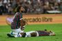 Fluminense's defender Marcelo kneels next to Fluminense's midfielder Felipe Melo during the Copa Libertadores final football match between Brazil's Fluminense and Argentina's Boca Juniors at Maracana Stadium in Rio de Janeiro, Brazil, on November 4, 2023. (Photo by Pablo PORCIUNCULA / AFP)Editoria: SPOLocal: Rio de JaneiroIndexador: PABLO PORCIUNCULASecao: soccerFonte: AFPFotógrafo: STF<!-- NICAID(15589038) -->