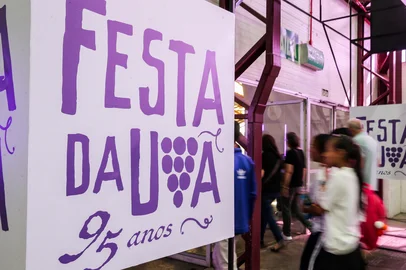 Neimar De Cesero / Agencia RBS CAXIAS DO SUL, RS, BRASIL, 02/03/2026. Na Festa da Uva, Vila dos Distritos reúne gastronomia, artesanato e cultura de diferentes regiões do interior de Caxias. (Neimar De Cesero/Agência RBS)Indexador: Neimar De Cesero<!-- NICAID(16236504) -->