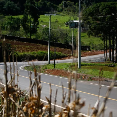 25/08/2023 - Santa Maria do Herval, RS, Brasil - ESTRADAS / RODOVIAS / ERS 373 - Trecho da ERS 373 que deve ligar santa Maria do Herval a Gramado está em obras e teve conclusão adiada. FOTO: Jonathan Heckler, Agência RBS<!-- NICAID(15520744) -->