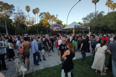 PORTO ALEGRE, RS, BRASIL, 11-04-2026: Festival Vai de Vinho Brasileiro, no Parque Farroupilha, em Porto Alegre. Foto: Sofia Lungui/Agência RBS<!-- NICAID(16264077) -->