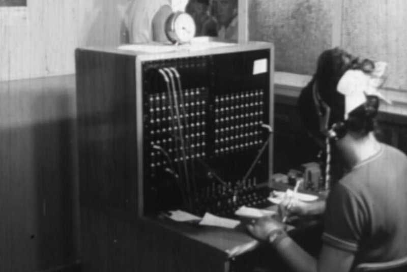 Telefonista da CRT em 1968. Vídeo de reportagem sobre novo sistema de telefonia para atender Litoral Norte.<!-- NICAID(15685149) -->