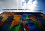 FOTOS: mural com rosto de Paixão Côrtes é inaugurado em empreendimento no Quarto Distrito