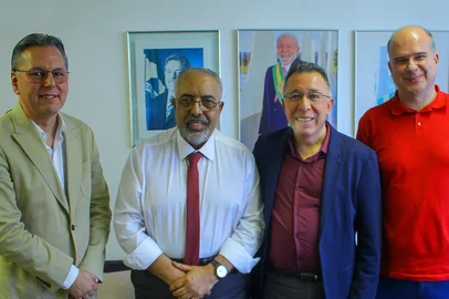 Reunião de comissão do PT com senador Paulo Paim<!-- NICAID(16137204) -->