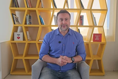 O que estou lendo: colunista Eduardo Gabardo indica "Jogo Sujo: O Mundo Secreto da Fifa", de Andrew Jennings <!-- NICAID(16073057) -->